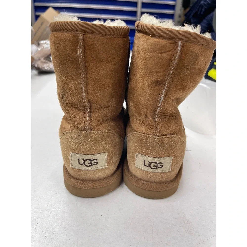 UGG Classic Short II Chestnut Brown Suede Sheepskin Boots Kids Size 3 1017703K